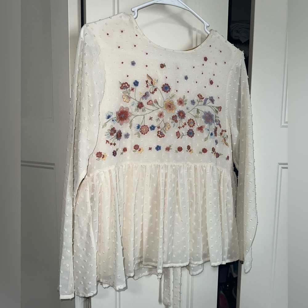 SKYLAR + JADE Swiss dot peplum floral embroidered blouse - Picture 5 of 6